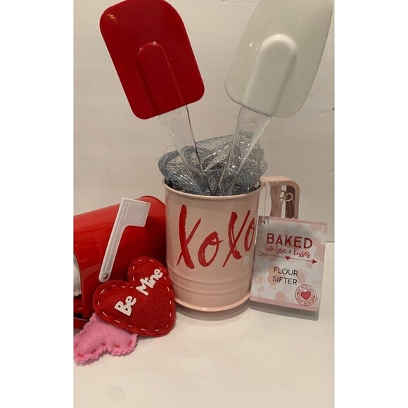 NEW Flour Sifter with Spatulas Valentines Gift Set - Picture 1 of 3